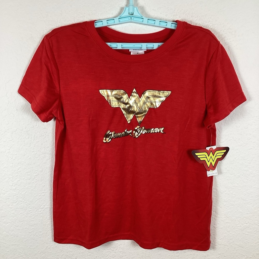 Wonder Woman Womens T Shirt Size M Top Short Sleeve Red New With Tags Excellent
